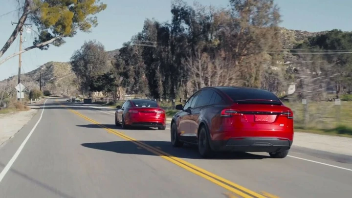 Tesla Model S e Model X, nuova colorazione Ultra Red