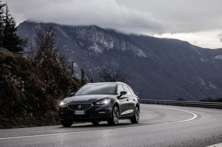 Seat Leon e-Hybrid 2021: immagini ufficiali