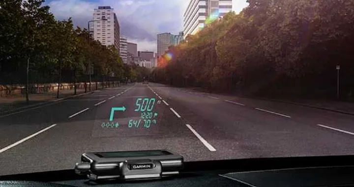 Garmin HUD: l'head-up display anche sulle utilitarie