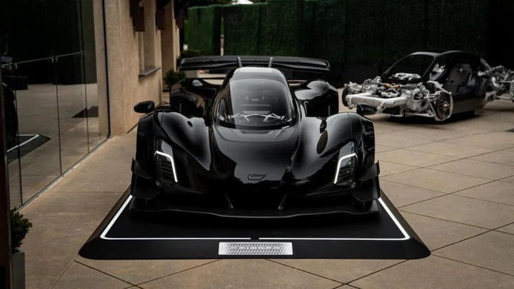 Czinger 21C Blackbird Edition: l’hypercar che rende omaggio all’aereo SR-71 [FOTO e VIDEO]