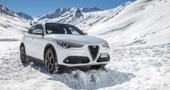 Alfa Romeo Stelvio: due nuove motorizzazioni al debutto