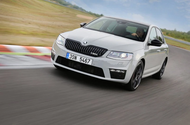 Skoda Octavia RS 230: debutta a partire da 32.400 euro