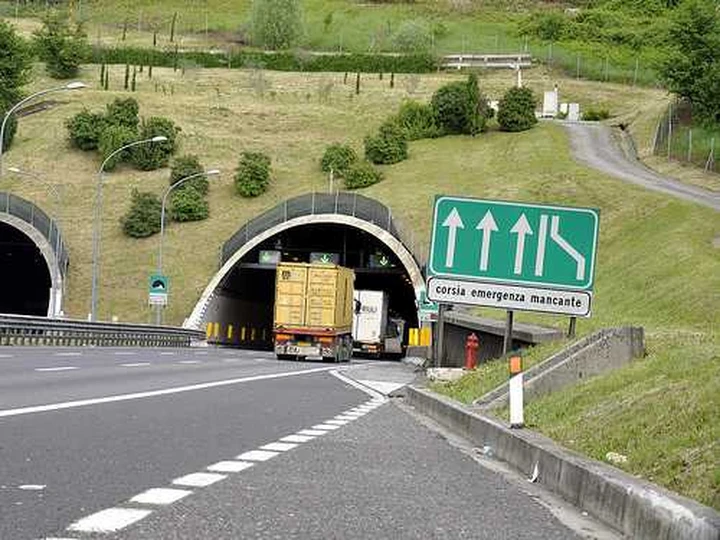 Se ti scappa e la fai per strada, violi il Codice