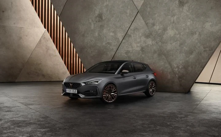 Cupra Leon e-Hybrid 204 CV: prezzi e dotazioni