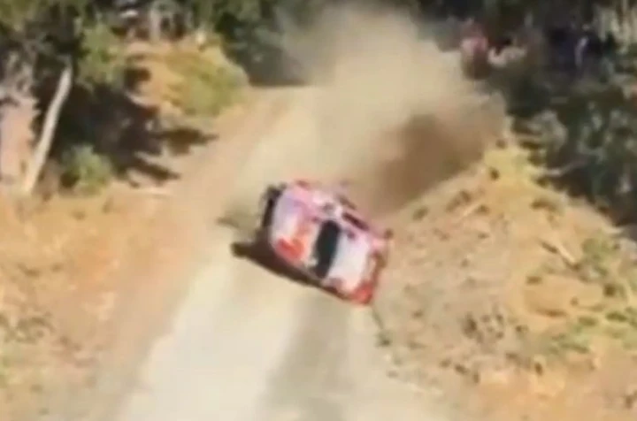 Terrificante incidente nel rally [Video]