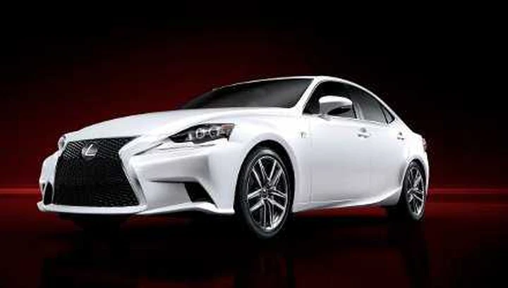 Nuova Lexus IS 2013: immagini ufficiali