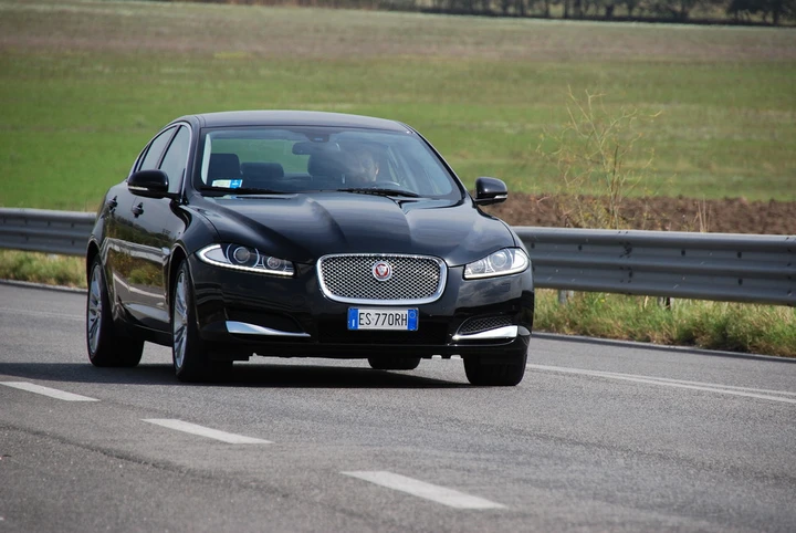Jaguar XF 2.2 D Eco: la prova su strada