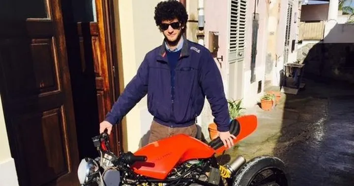 La tesi di laurea è una moto: 110 e lode