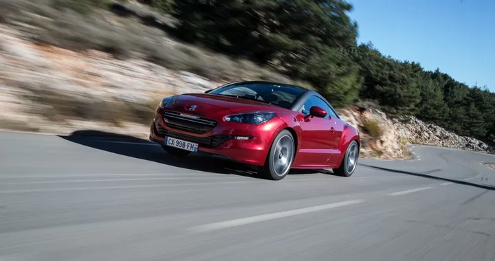 Peugeot RCZ R, primo contatto