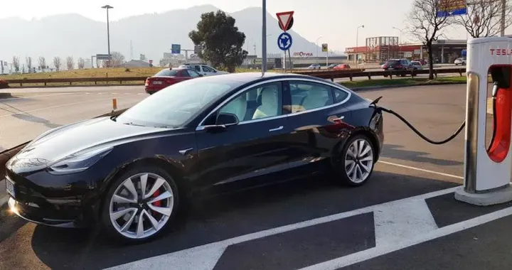 Gli italiani acquistano le auto elettriche? Ecco alcuni dati!