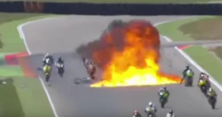 Paura durante la gara del CEV Moto2: esplosione in pista