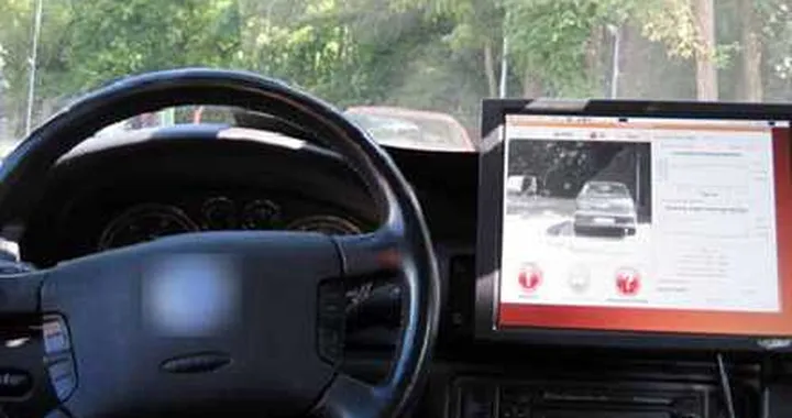 Un personal driving al proprio fianco