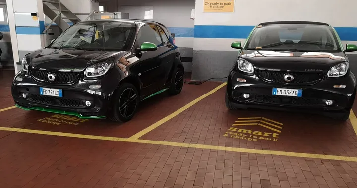Smart, ready to charge: l'auto elettrica si ricarica nel parcheggio