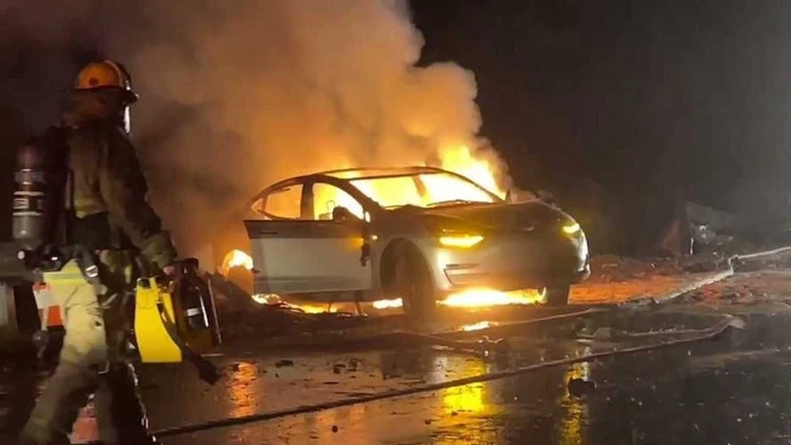 La nuova frontiera dei test antincendio per auto elettriche arriva dalla Germania