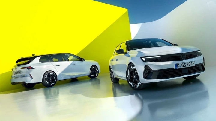 Opel Astra e Grandland GSe: le immagini