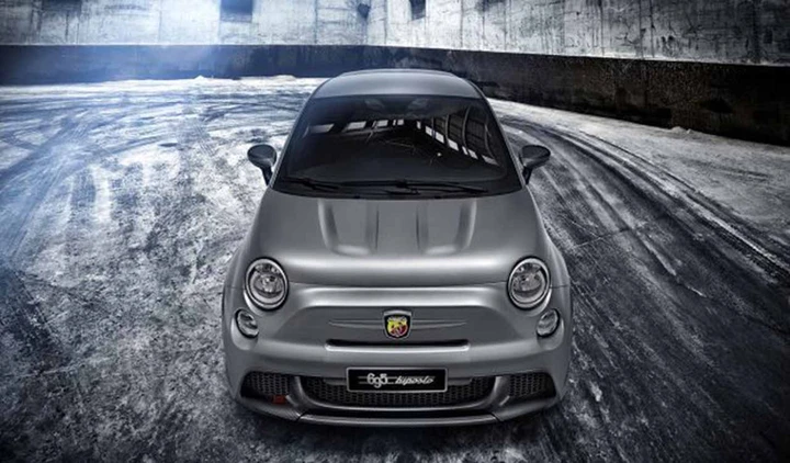 Abarth 695 biposto: auto ufficiale della Gumball 3000 2014
