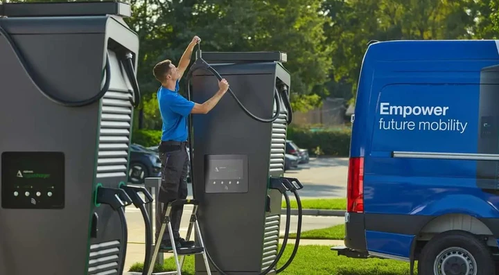 Distributori di carburante, in arrivo 120 milioni per trasformarli in colonnine di ricarica