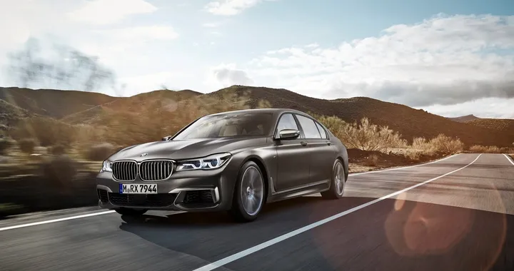 Bmw M760Li xDrive: immagini ufficiali