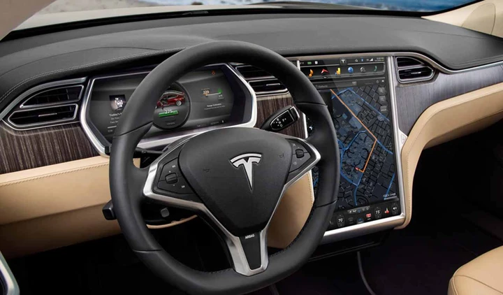 Tesla: l'auto elettrica diventa open source