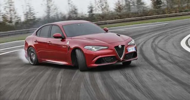 Alfa Romeo Giulia: automatica o manuale?