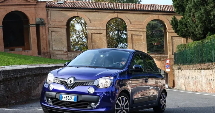 Renault Twingo TCe 90 EDC Lovely, primo contatto