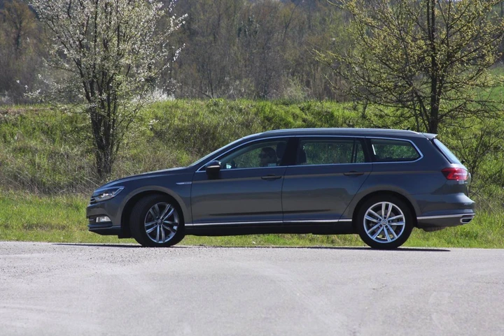 Volkswagen Passat Variant 2.0 BiTDI Highline DSG 4Motion, prova su strada