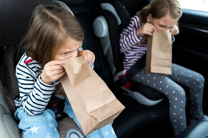 Mal d'auto nei bambini: come prevenirlo e curarlo