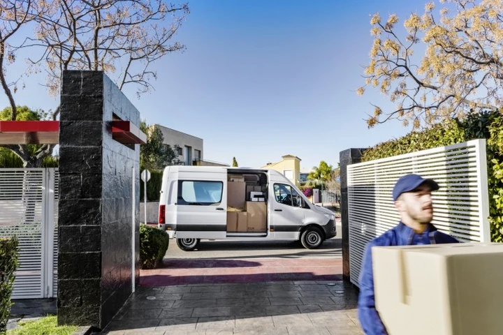 Mercedes-Benz: “un giorno da corriere” con il nuovo Sprinter