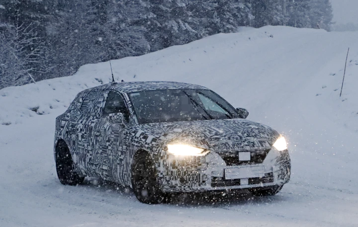 Nuova Seat Leon: le foto spia sulla neve