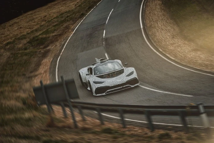 Mercedes-AMG Project One: immagini dei test su strada