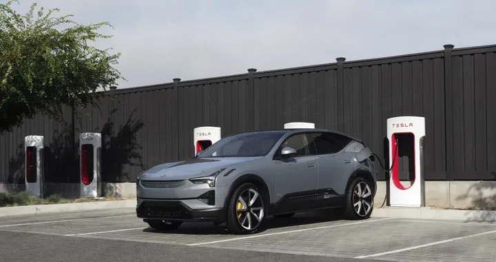 Polestar chiude gli showroom in Cina e punta tutto sull’online