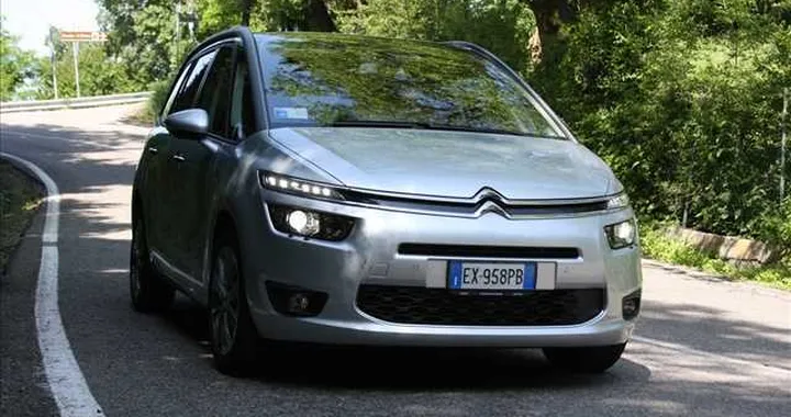 Citroen Grand C4 Picasso 2.0 BlueHDi, prova su strada