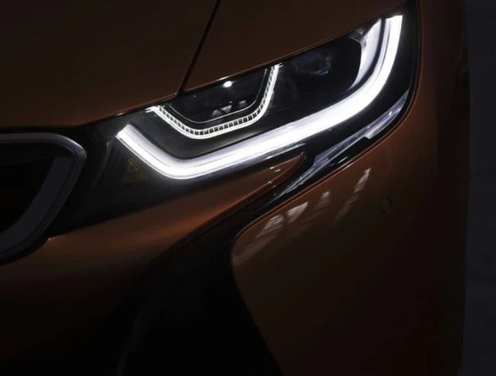 Nuova Bmw i8 Roadster: il teaser ufficiale
