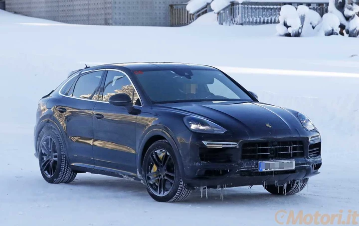 Porsche Cayenne Coupé: le foto spia