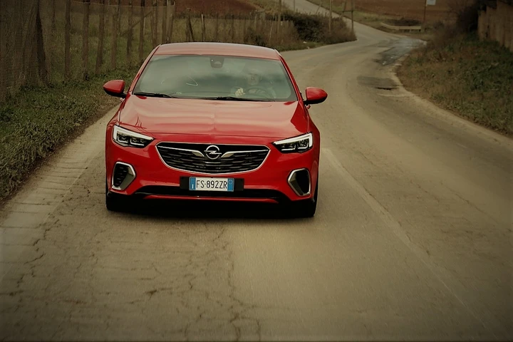 Opel Insignia Grand Sport GSI: la prova su strada