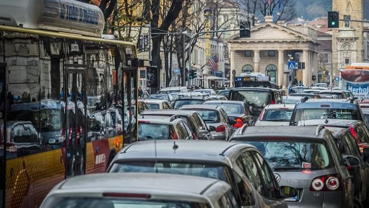 Mercato auto: a giugno prosegue il calo del diesel, ed aumentano le emissioni di CO2