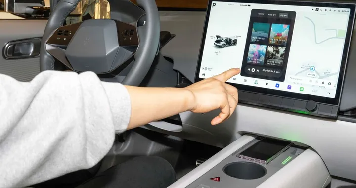 Benvenuti nell’era Pleos: con Hyundai le auto pensano, parlano e imparano