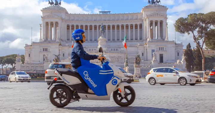 Scooter sharing: Cityscoot porterà 500 scooter nella città di Roma