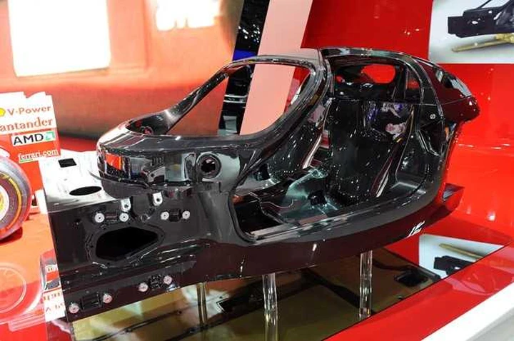 Ferrari F70: il telaio al Salone di Parigi
