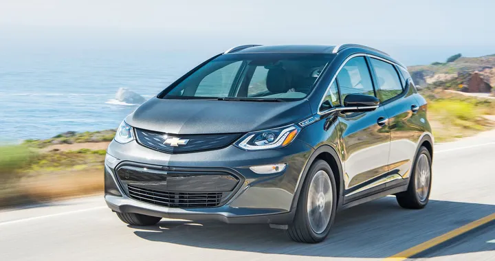 Chevrolet Bolt, con 383 km di autonomia sfida la Tesla