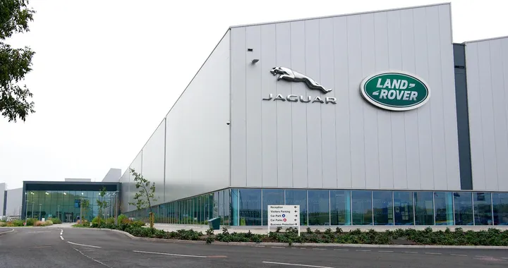 Jaguar Land Rover: PSA interessata all'acquisizione