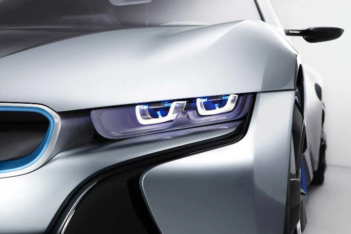 Bmw i8 Concept: debuttano i fari laser