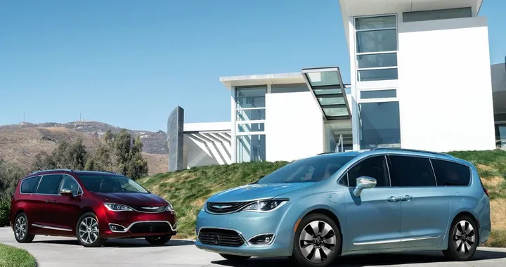 Chysler Pacifica Hybrid: debutta al Salone di Los Angeles