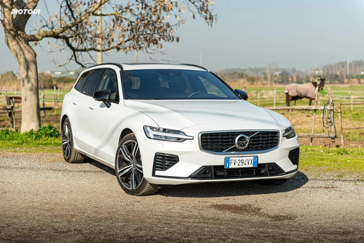 Volvo V60 T8 Twin Engine AWD: la prova su strada