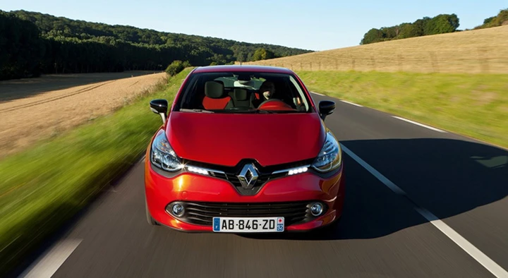 Renault e Dacia: le nuove campagne per l’estate