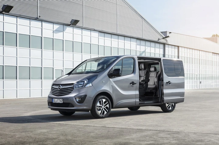 Oepl Vivaro Tourer 2017: immagini ufficiali