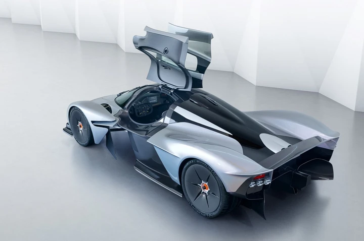 Aston Martin Valkyrie: prime immagini ufficiali
