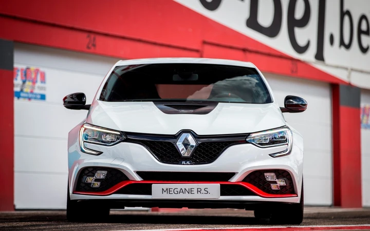 Renault Megane RS Trophy-R: compatta senza compromessi