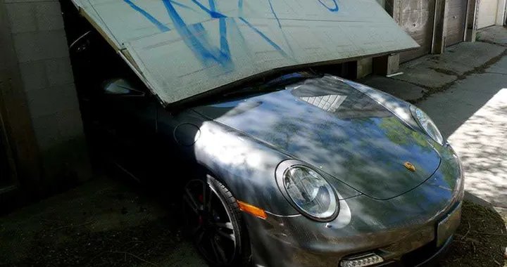 La Porsche 911 (in prova) distrutta... dal figlio