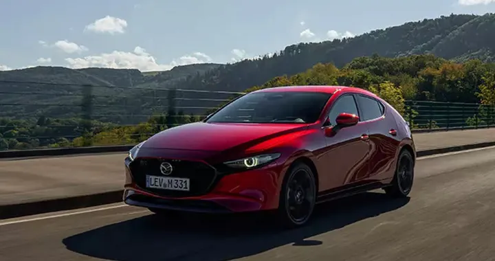 Mazda3 MY2027: più sicurezza, nuova Homura Plus e dotazione ampliata